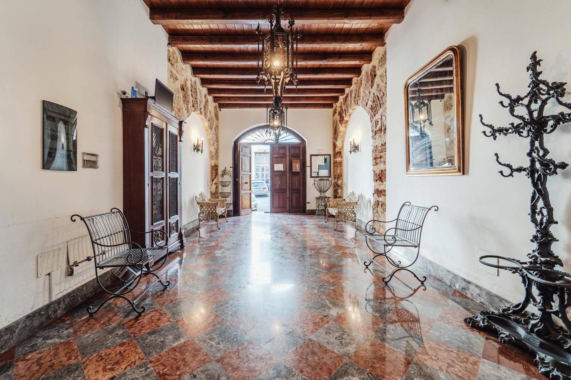 Dimora Degli Scalzi Apartment ปาแลร์โม ภายนอก รูปภาพ